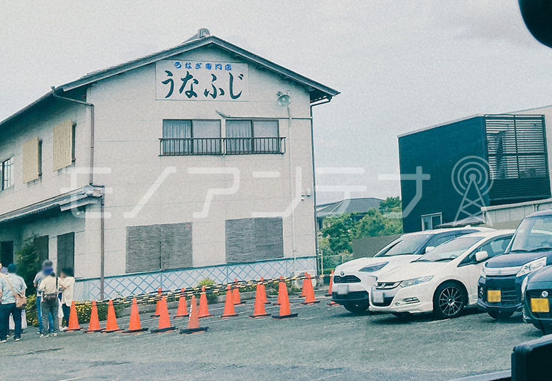三重県津市のうなぎ店うなふじは、平日でも開店前から行列ができる！